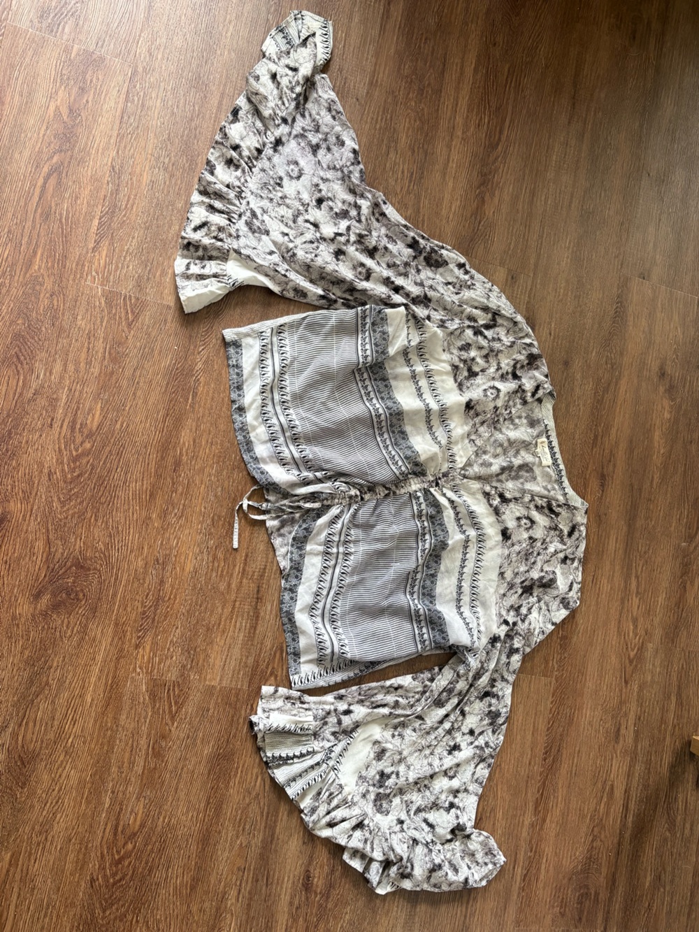 Kantha Bae Moondance Muu Bohemian Top with Large Ruffeled Sleeves Frre Size